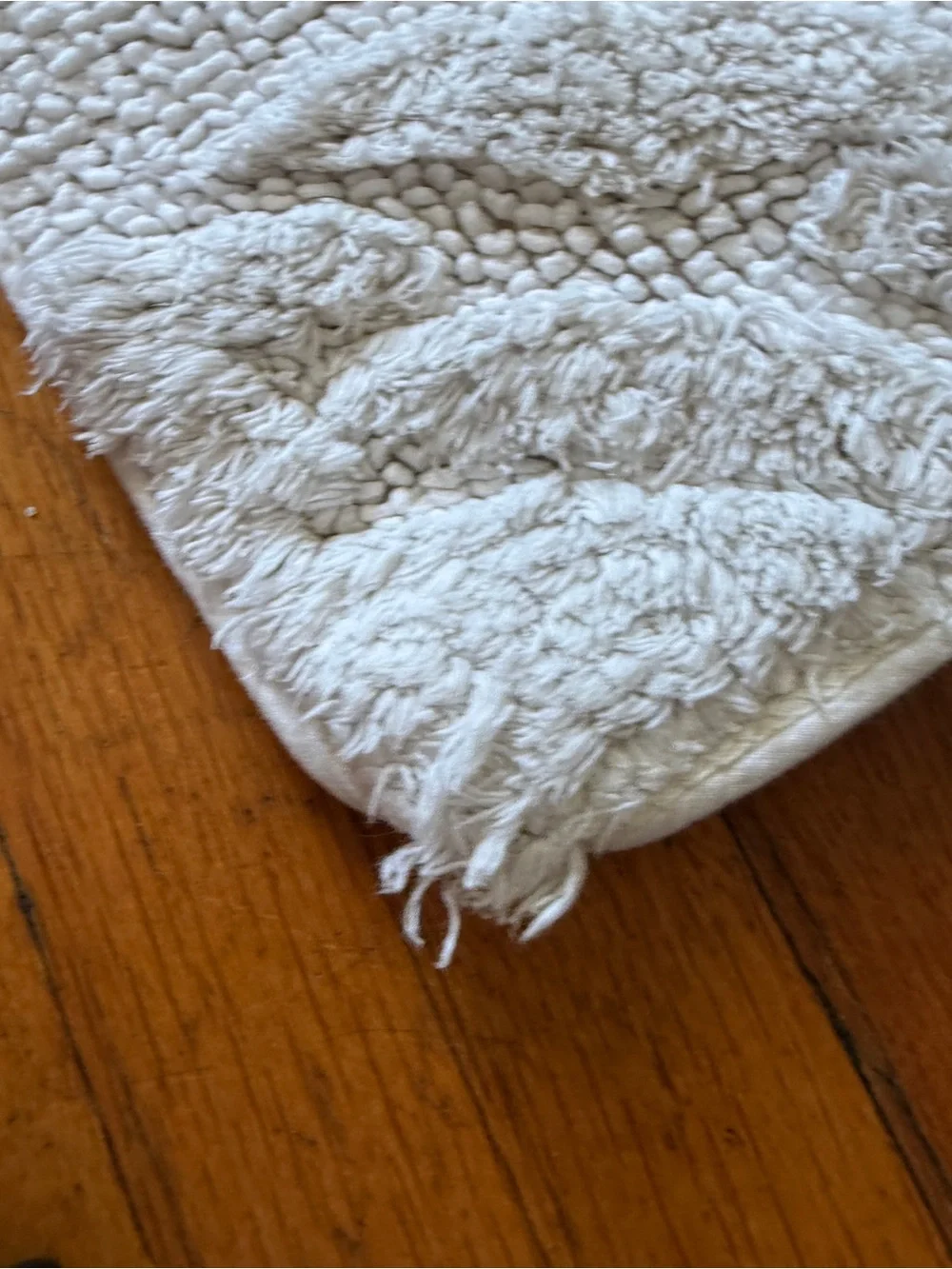 Bee & willow white cotton tufted bath rug